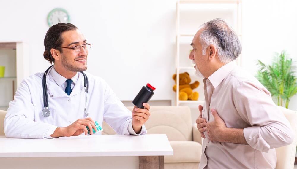 Therapist talking with patient during psychotherapy session for schizoaffective disorder management